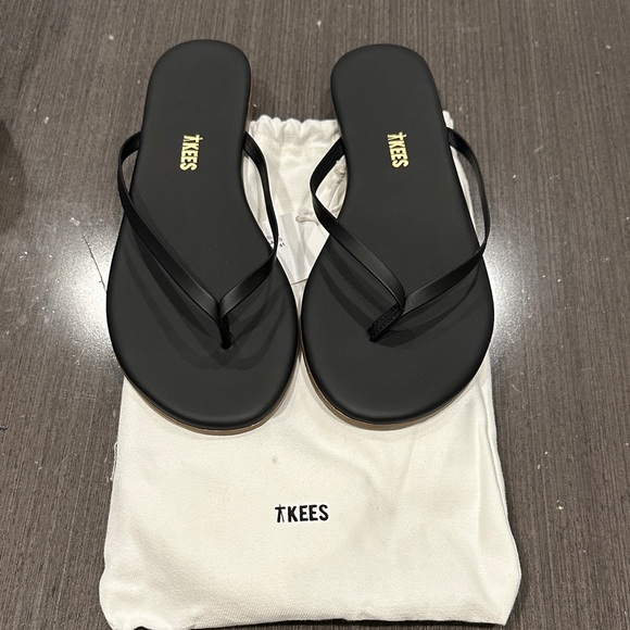 TKEES Black Leather Slim Strap Flip Flop Sandals - Lily Liners - Color Sable - Picture 6 of 8